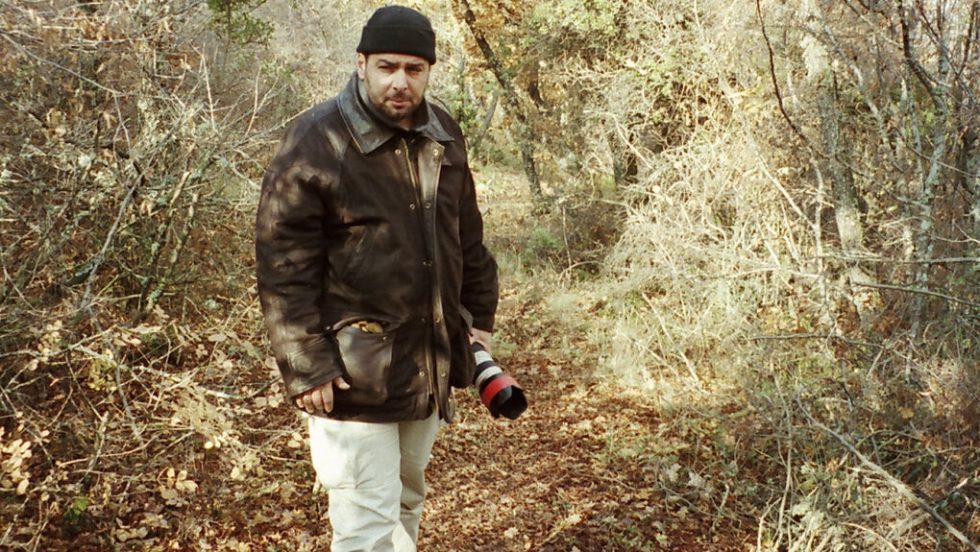 Ο Πάνος Πετρόπουλος με όπλο τον φωτογραφικό φακό του αποτύπωνε εικόνες που σόκαραν και συγκινούσαν